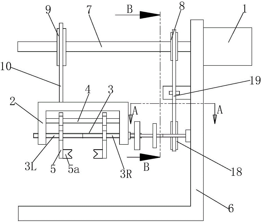 Carrying device used for carrying bars away from quenching bath