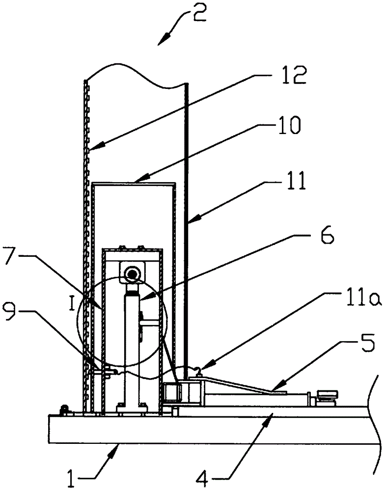 Double-post lift and multifunctional inter-link maintenance vehicle containing the same