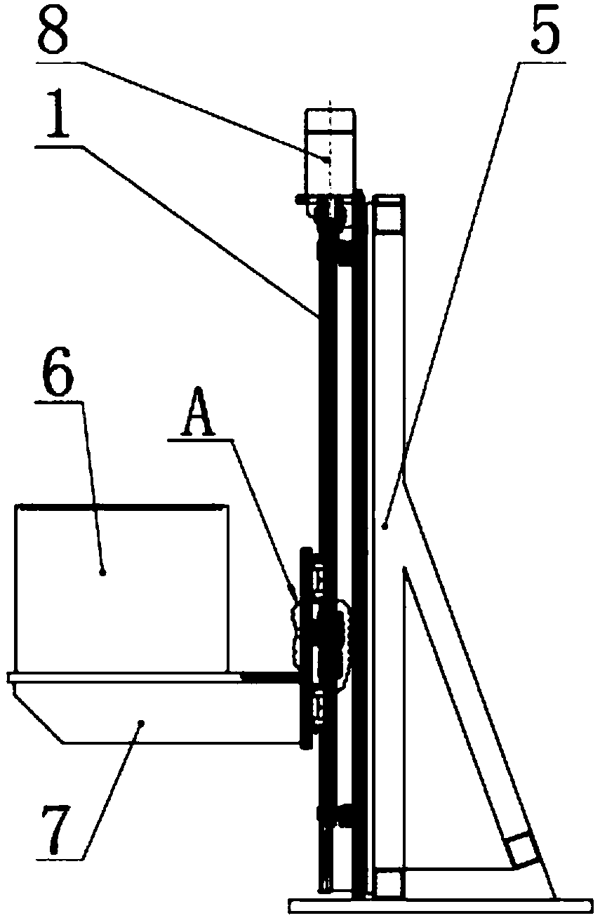 Fall prevention lifting device and fall prevention method thereof