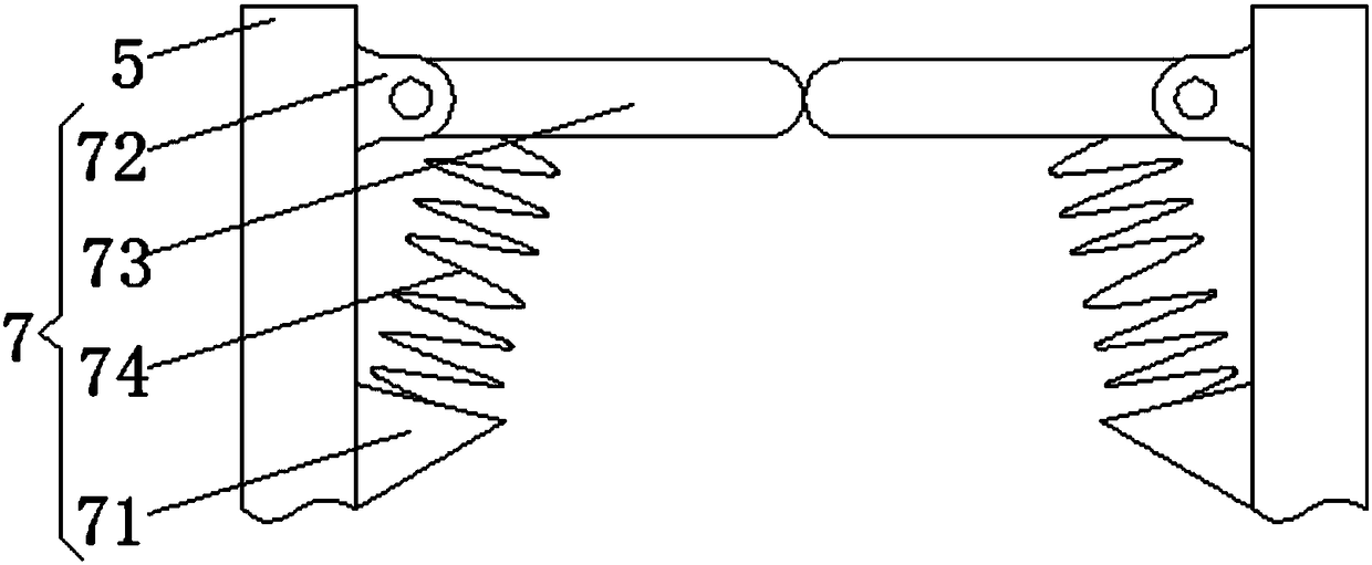 Waste and old plastic pulverizing and grinding device