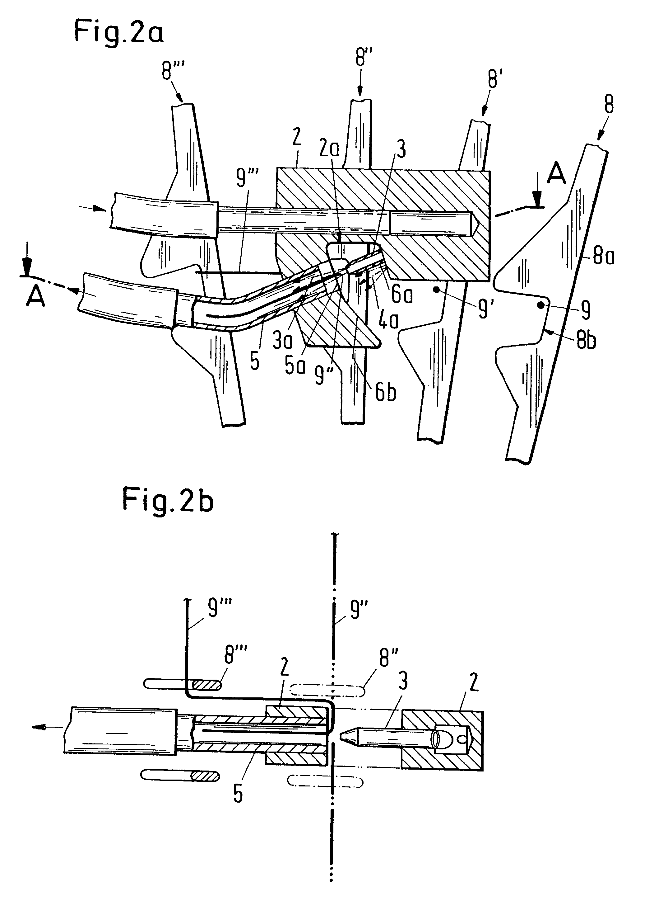 Catching and holding apparatus for the catching-side weft thread end in a weaving machine