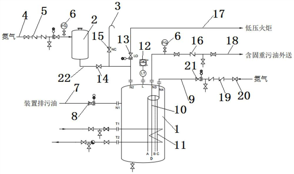 Underground solid-containing heavy dirty oil tank and solid-containing heavy dirty oil delivery method