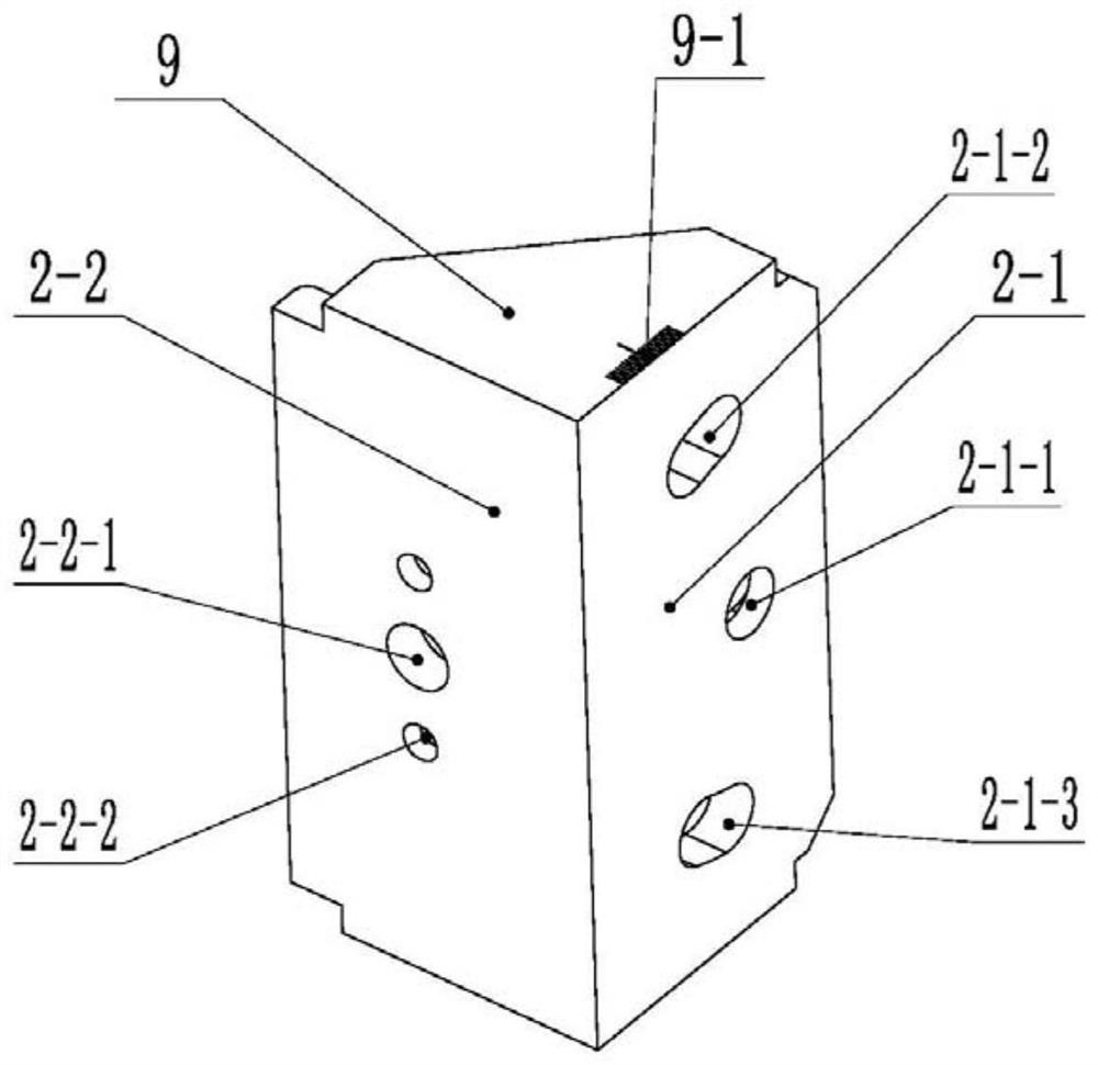 Adjustable insulation supporting device for side contact conductor rail