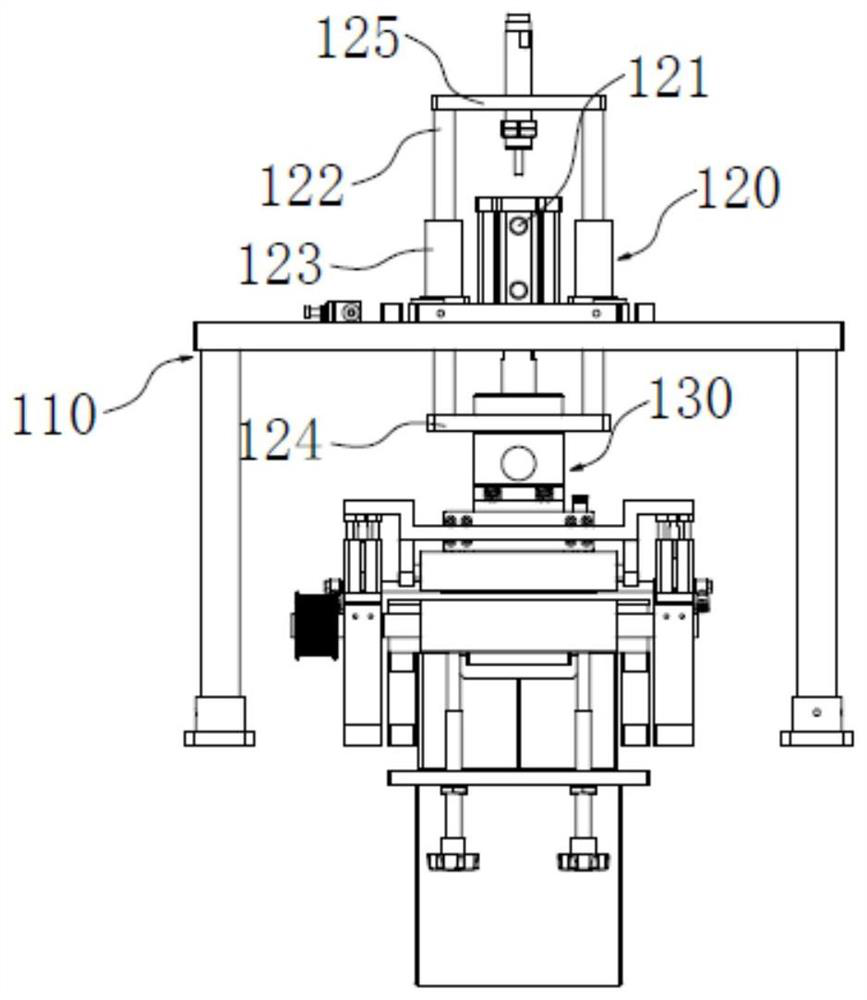 Strip cutting device and strip cutting method