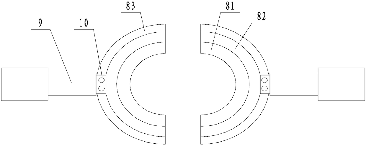 Turntable structure with built-in scraper