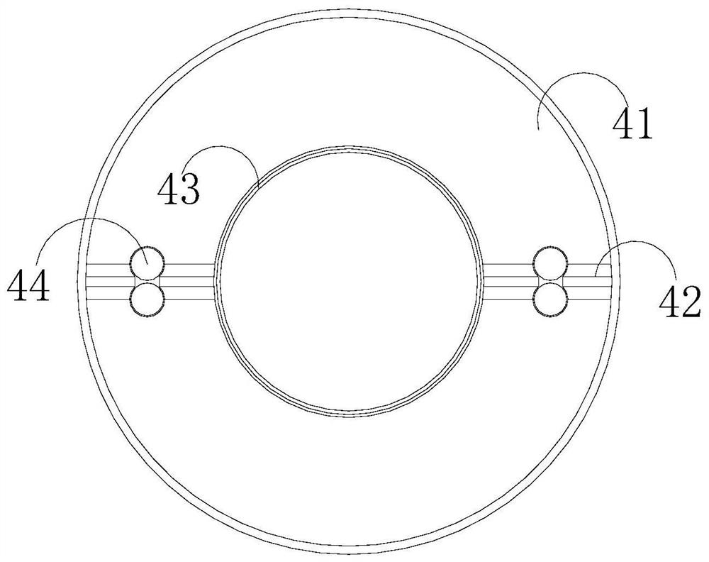 Transformer magnetic core feeding device of power adapter