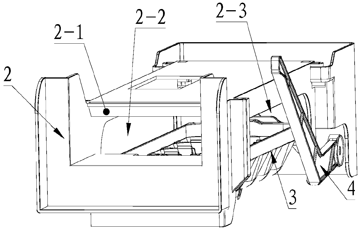 Ice maker and refrigerator