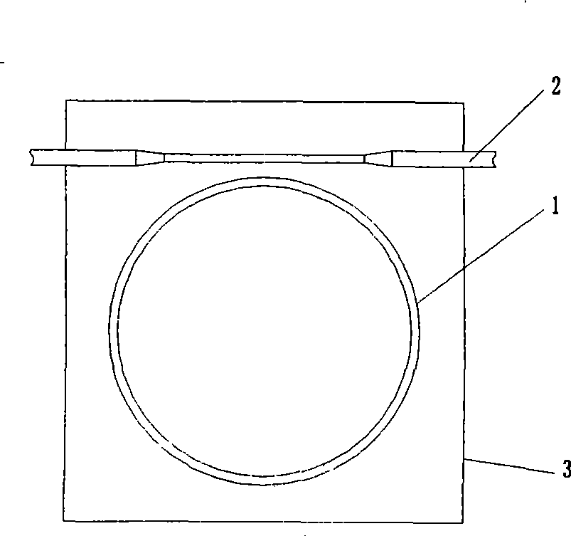 Gas detecting method and gas sensor based on plane annular micro-cavity