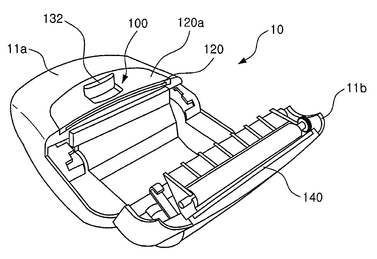 Portable printer equipped with manual cutter