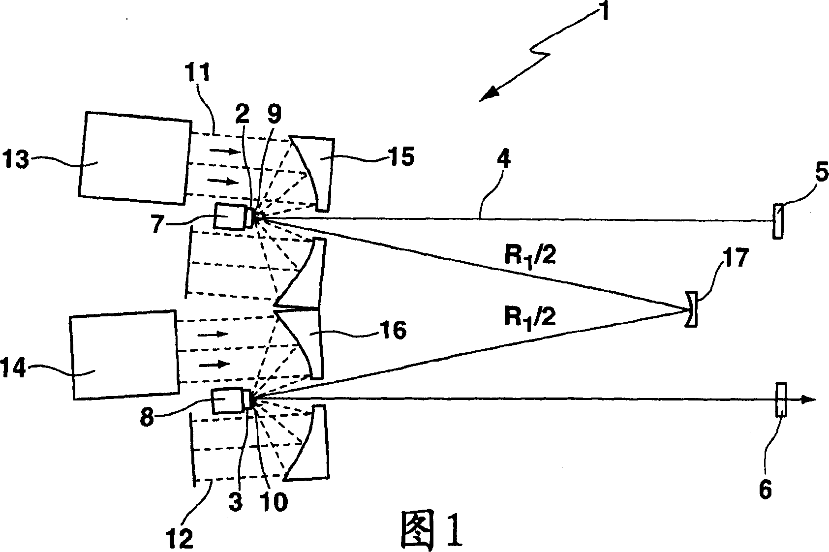 Laser amplifier and laser resonator with a plurality of laser gain media