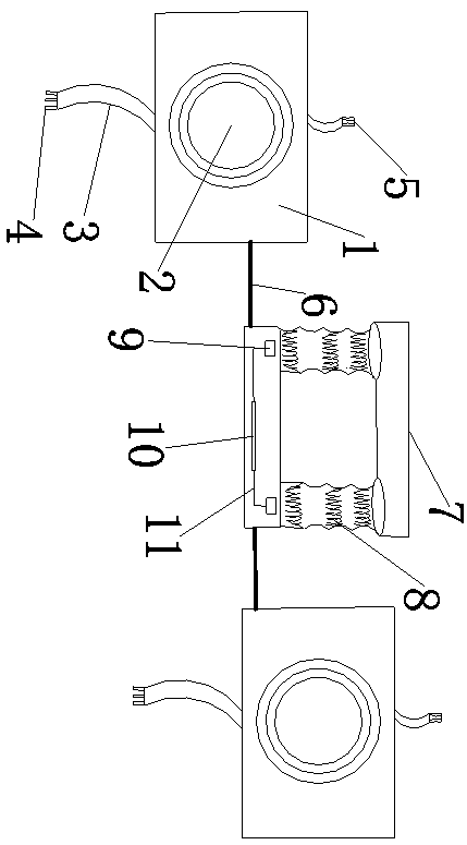 An arm-wrestling balance device with a dynamometer