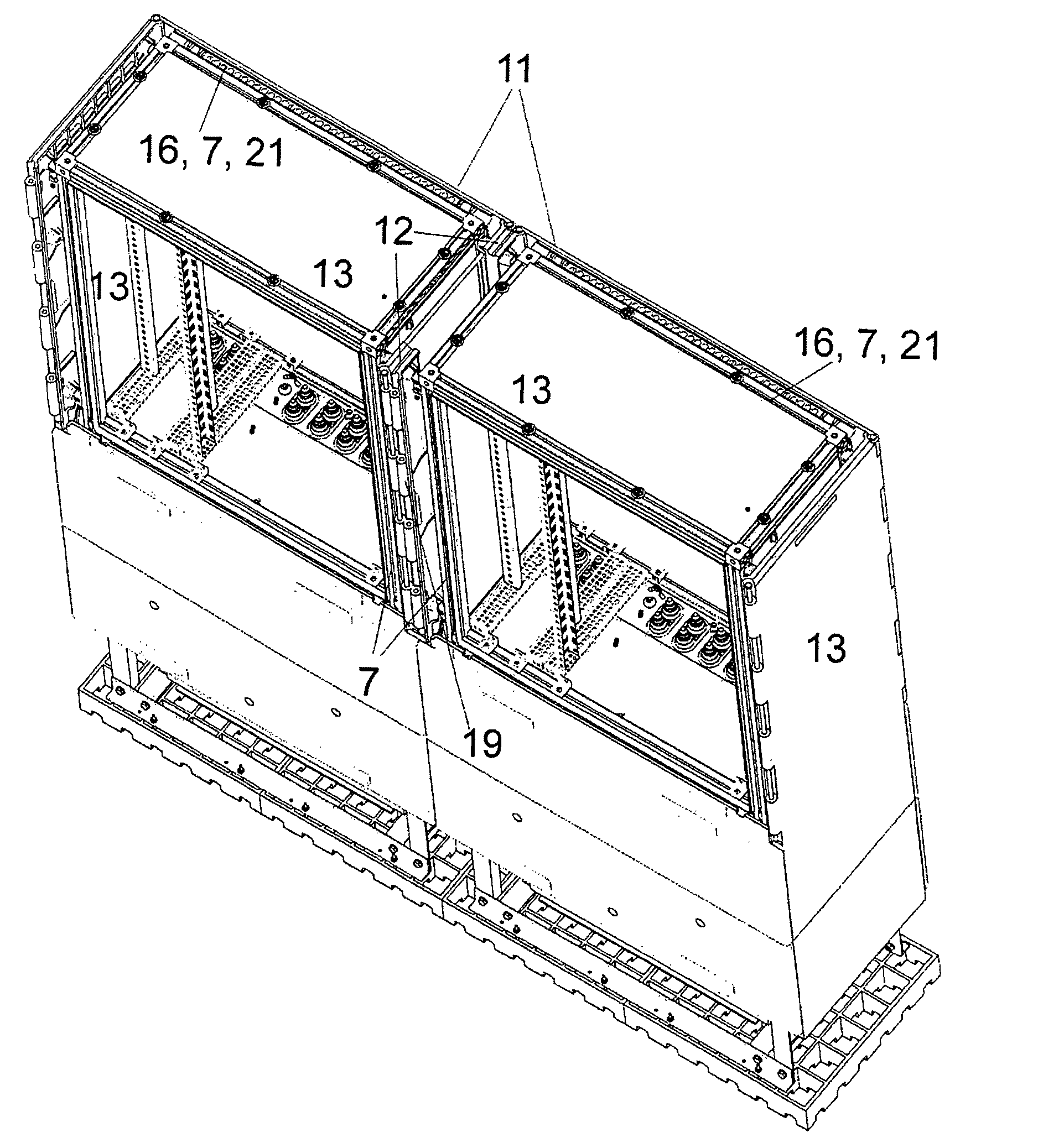 Distribution cabinet with a plurality of inner bodies