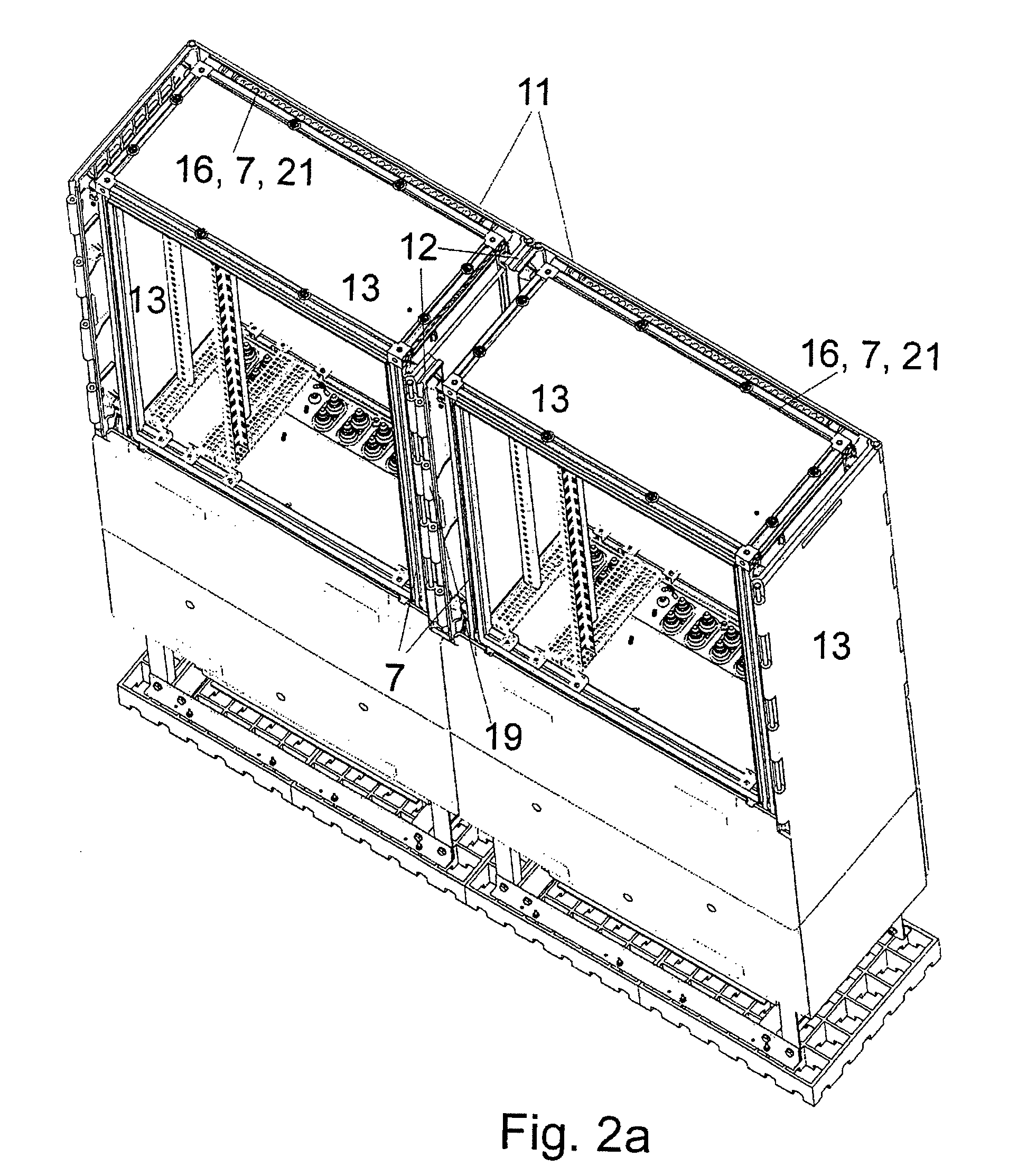 Distribution cabinet with a plurality of inner bodies