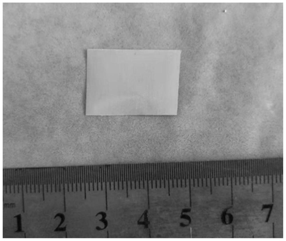 A method for preparing large-area crack-free thick-film photonic crystals on porous substrates