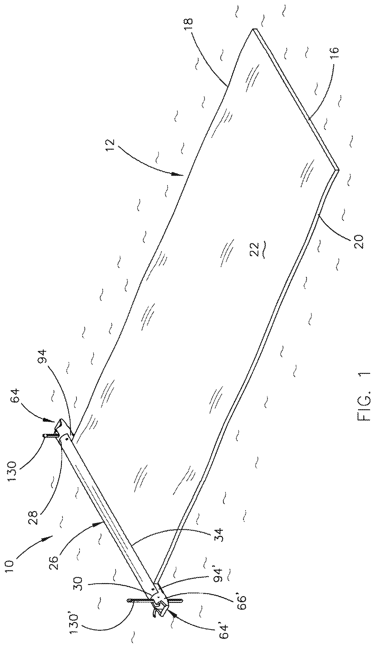 Device for rolling up and unrolling a floating mat