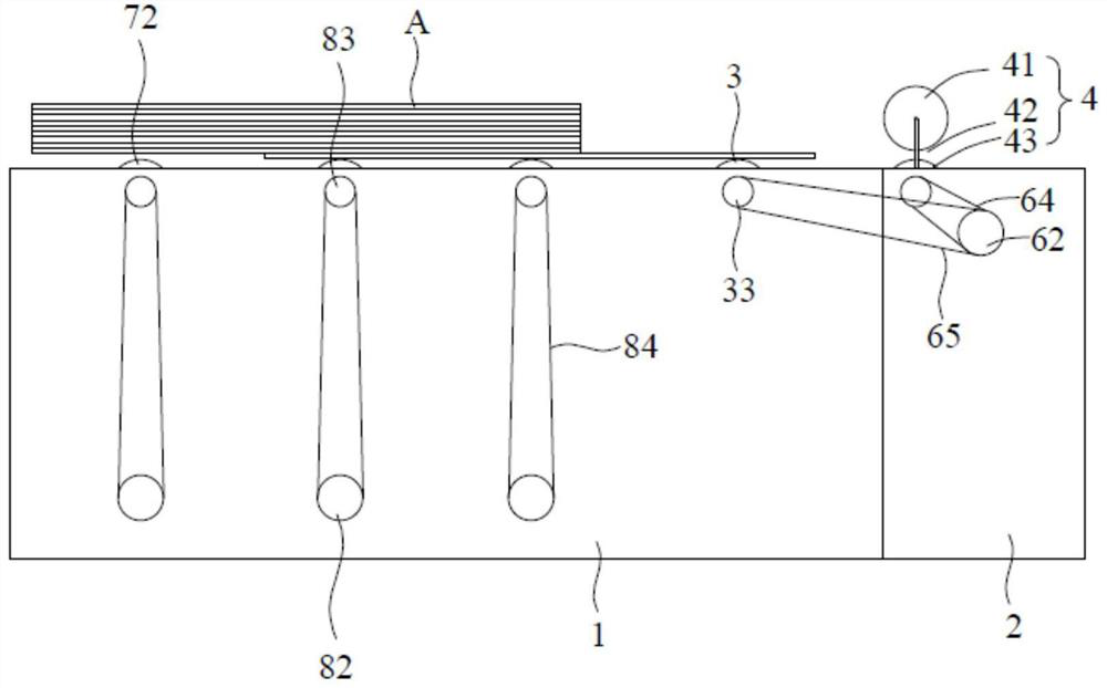 Corrugated paper pressure damage-free transmission device of paper mounting machine and paper mounting machine