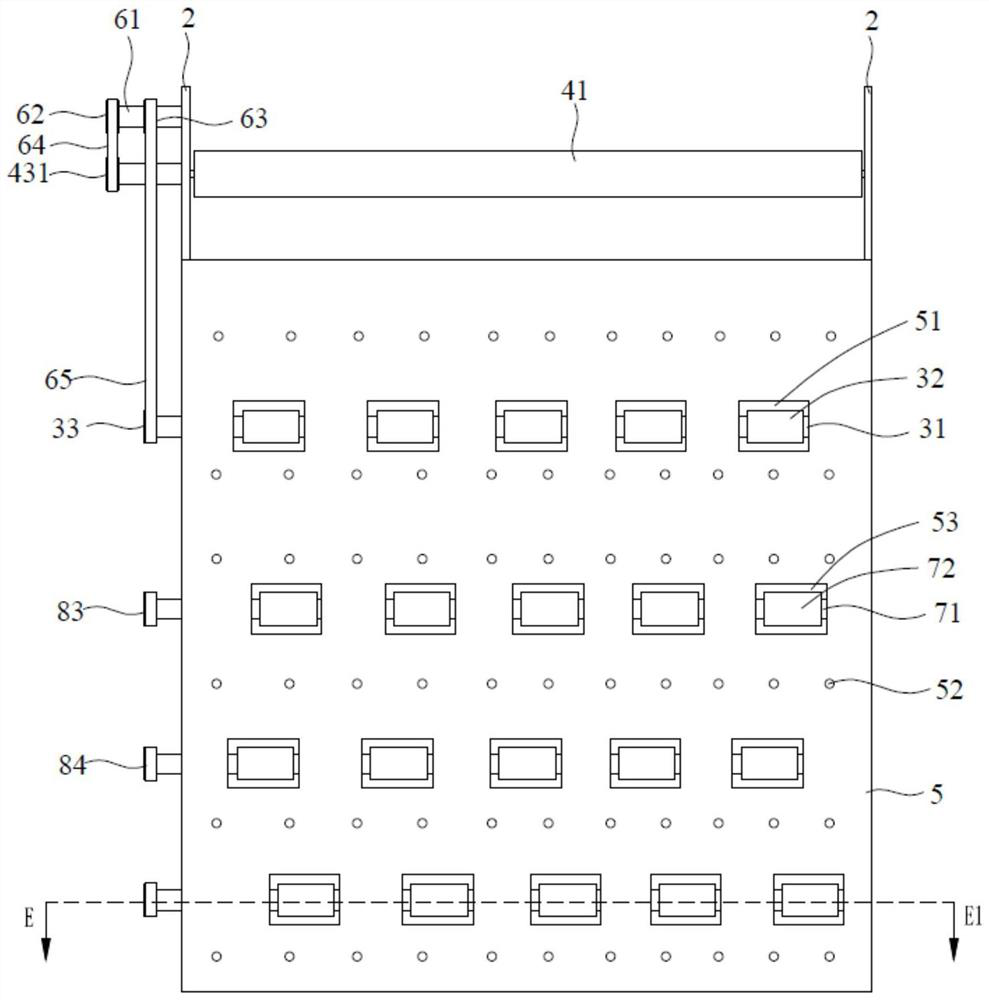 Corrugated paper pressure damage-free transmission device of paper mounting machine and paper mounting machine