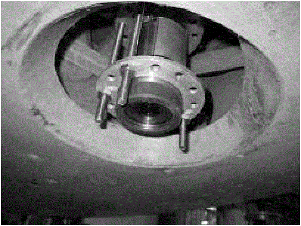 Monocular vision tracking method based on UUV underwater recovery