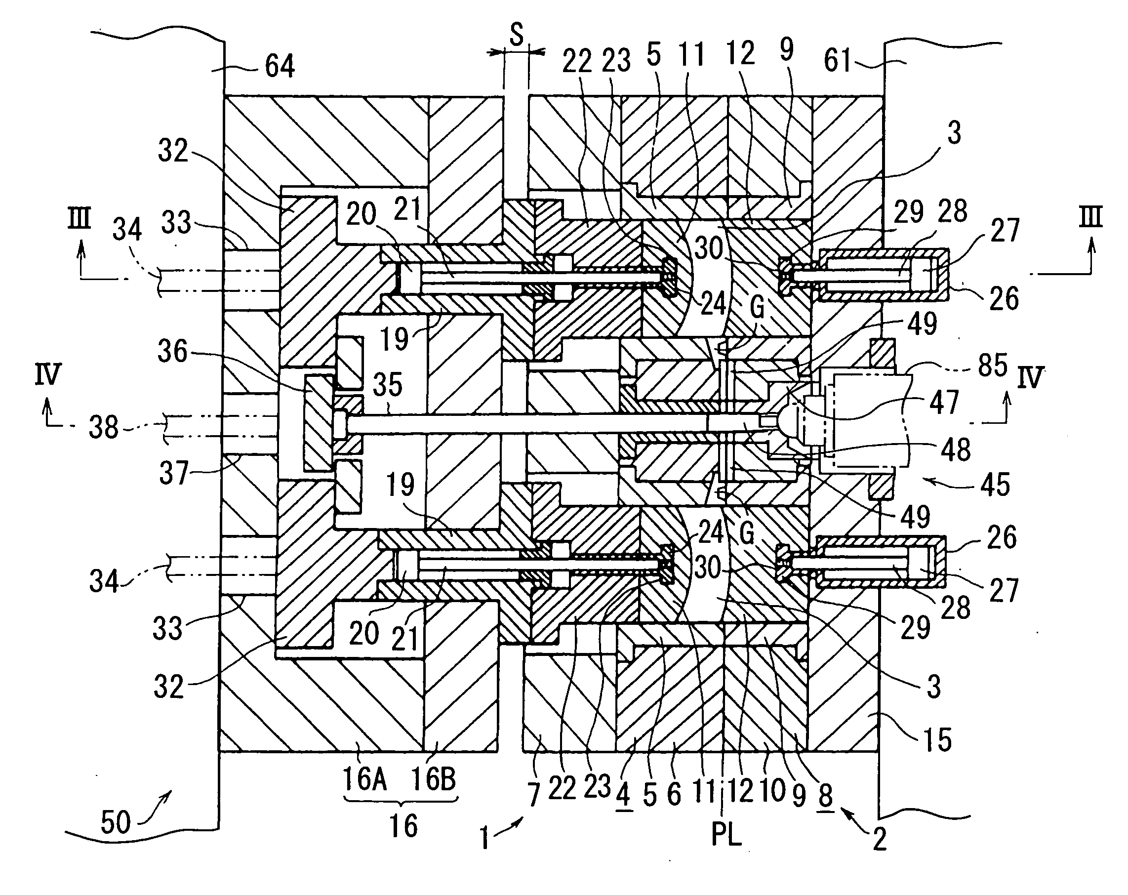 Injection compression molding method and injection compression machine of lens