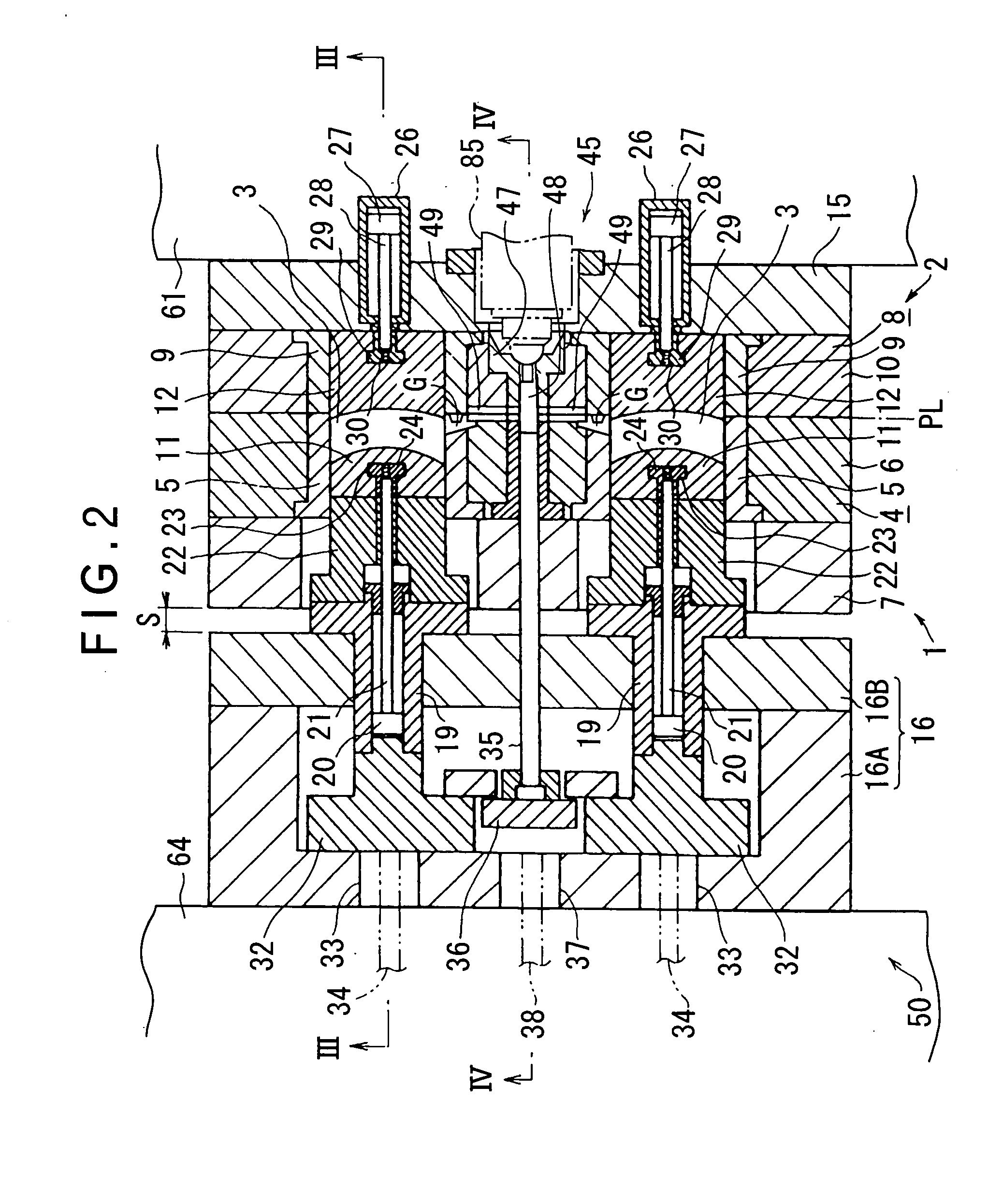 Injection compression molding method and injection compression machine of lens