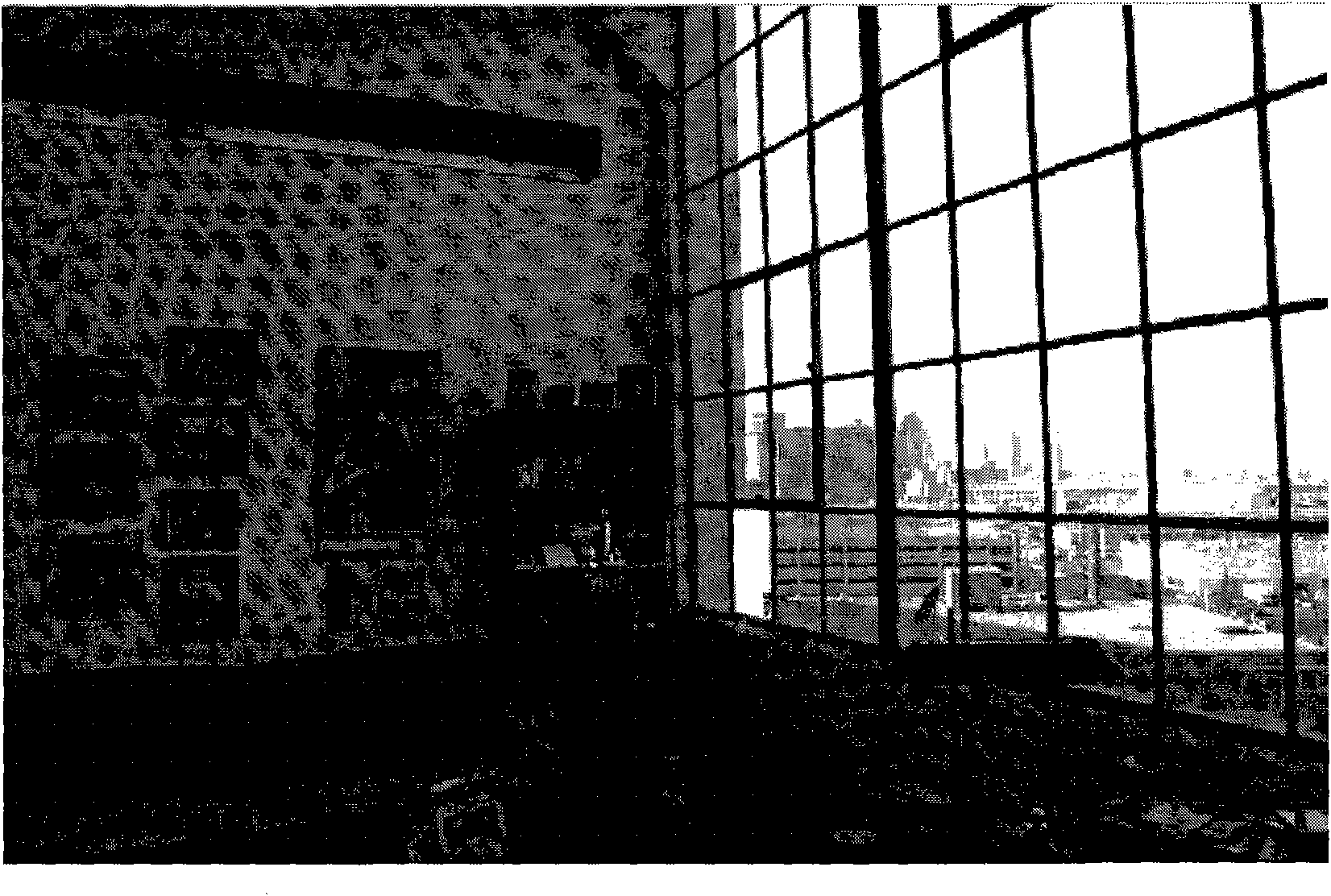 High dynamic range image tone mapping method based on retina adaptive model