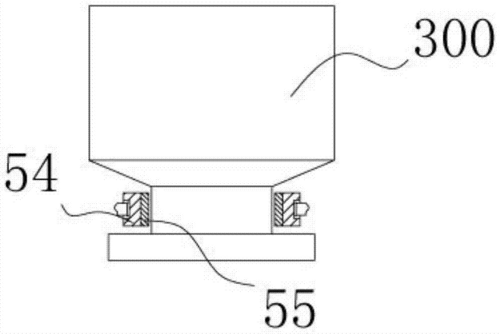 Clamping and conveying mechanism for cement feeding bucket