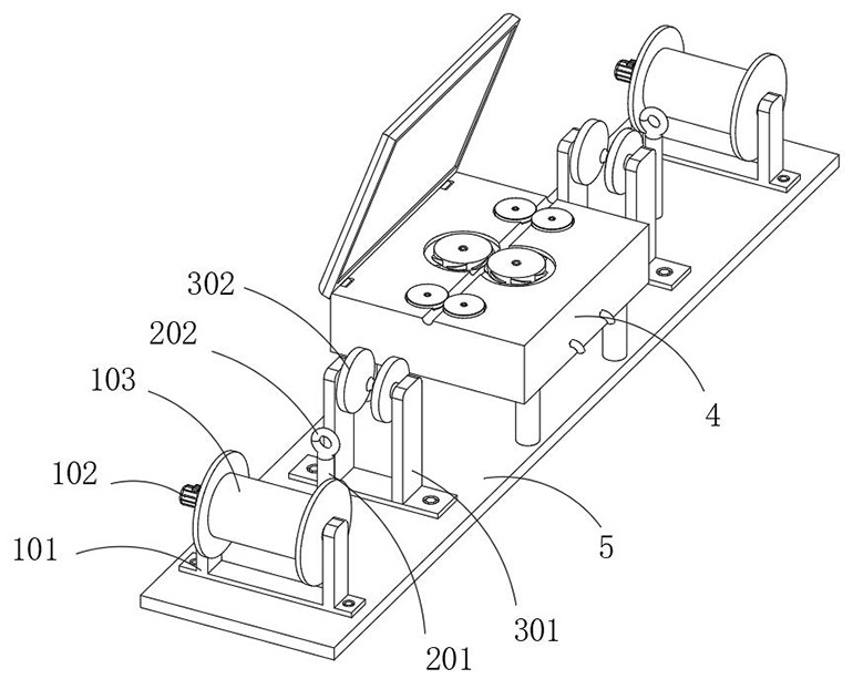 A synchronous processing device for yarn conduction and feeding