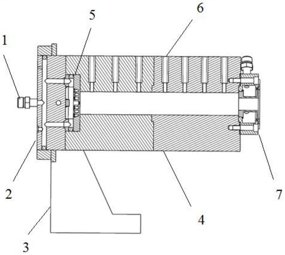 High-frequency longitudinal combustion chamber suitable for impact type injector