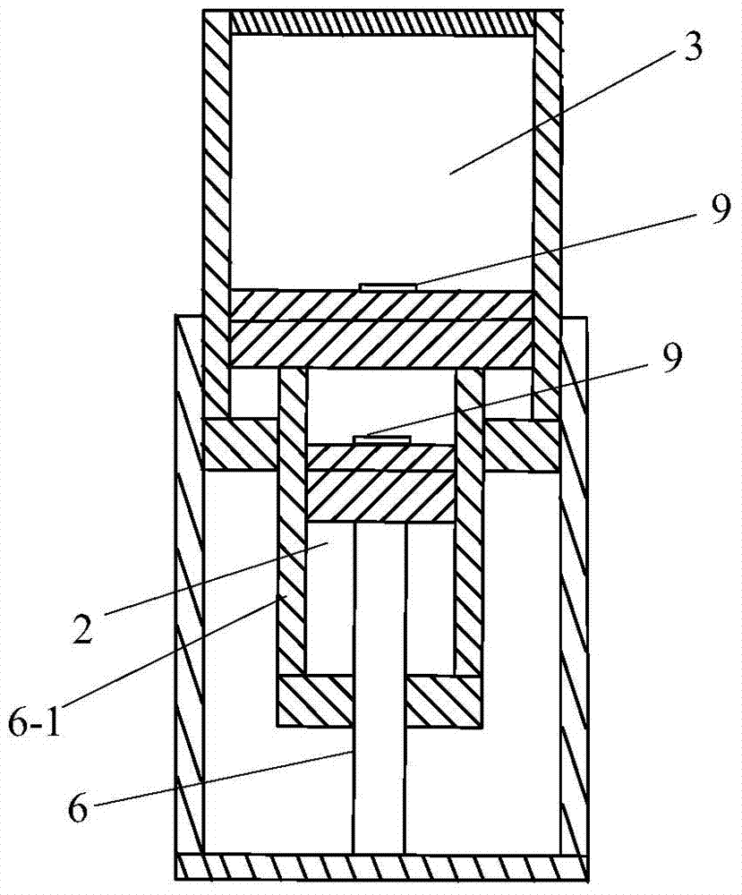 Tea-leaf picker provided with damping device and internal combustion engine, and working method