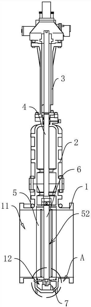 Flat gate valve with excellent sealing performance under low-pressure condition