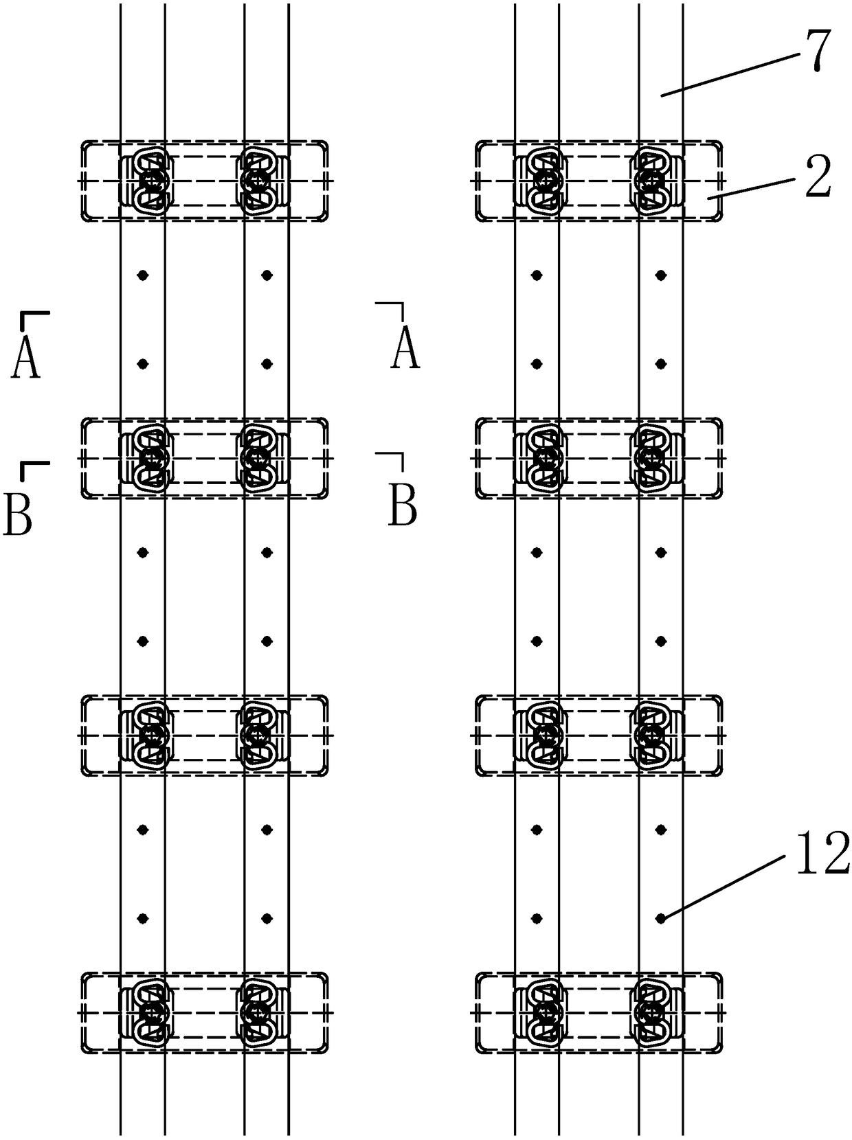 Reinforcing structure for alleviating tramcar trackside asphalt pavement cracking