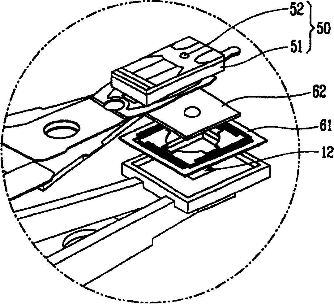 Focusing regulator of optical disk picker in swinging arm type