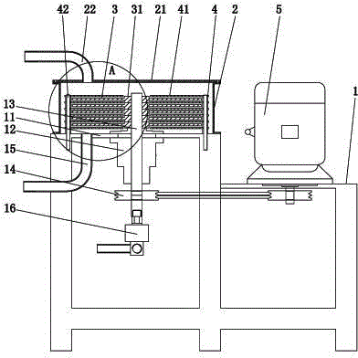 Rotating disc type dynamic membrane separating assembly