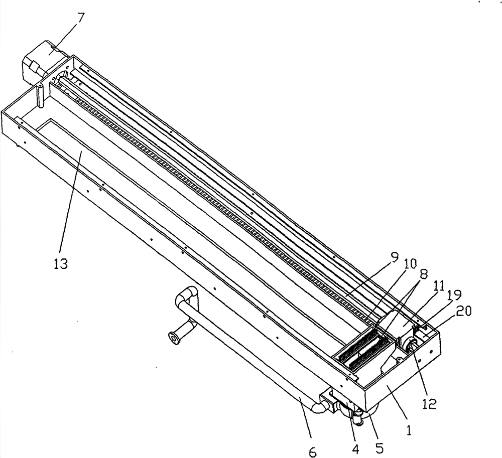 Automatic dedusting filtering device