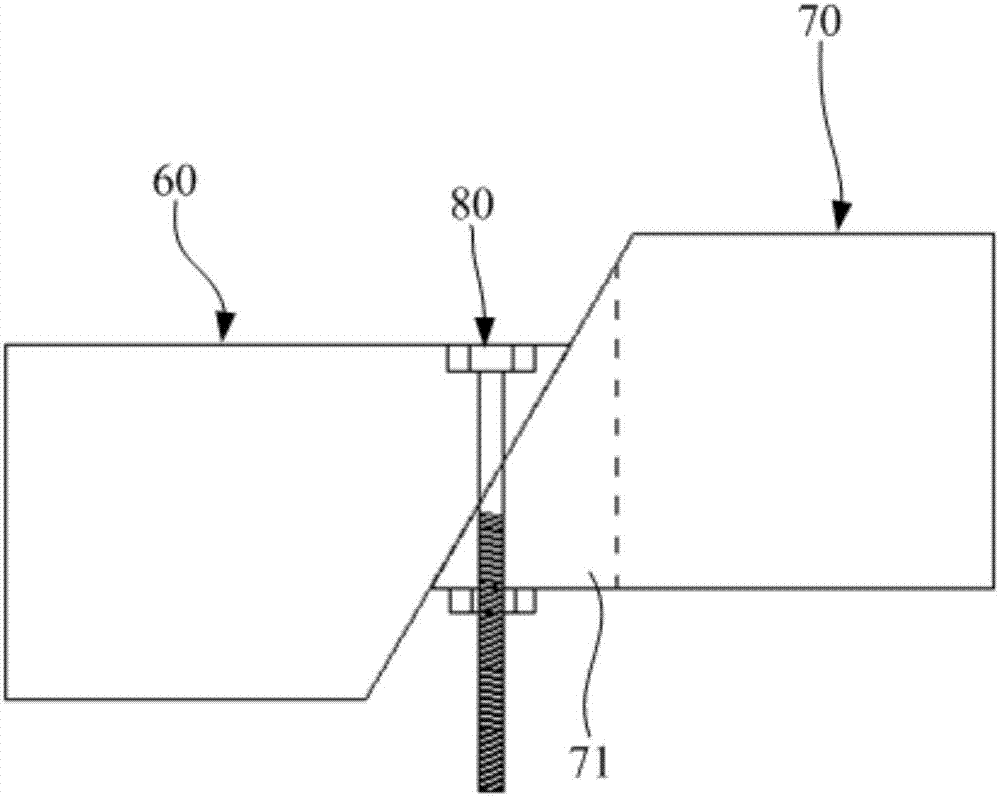 Breaker discharging opening gap adjusting mechanism and jaw type breaker