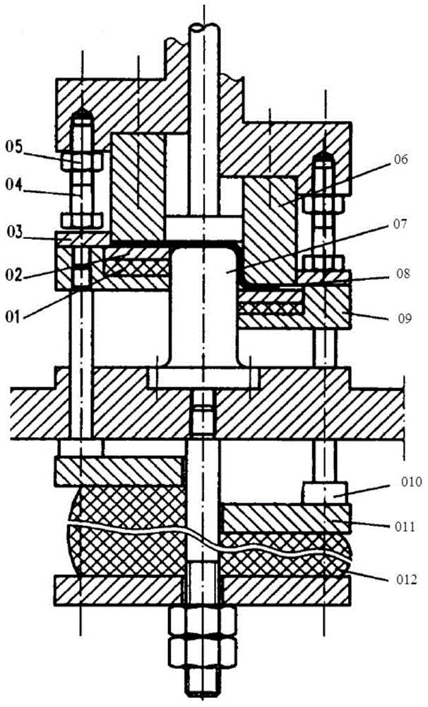 A stamping device and stamping method for an aluminum plate for a vehicle