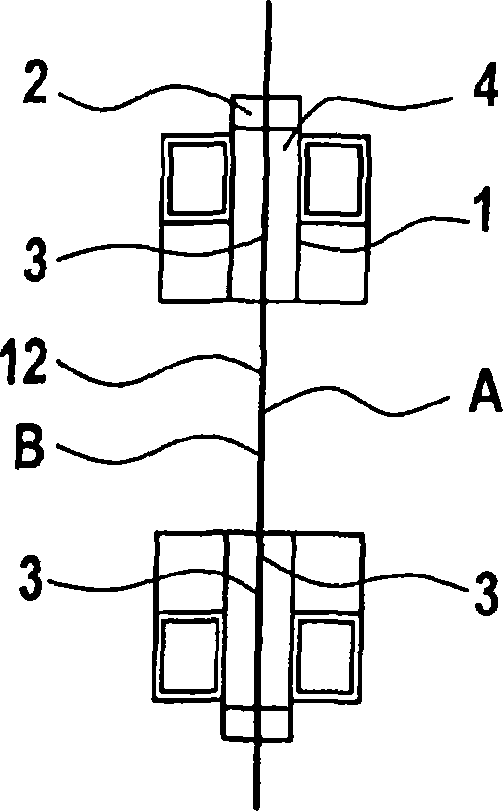 Hood packaging installation with device for producing side folds