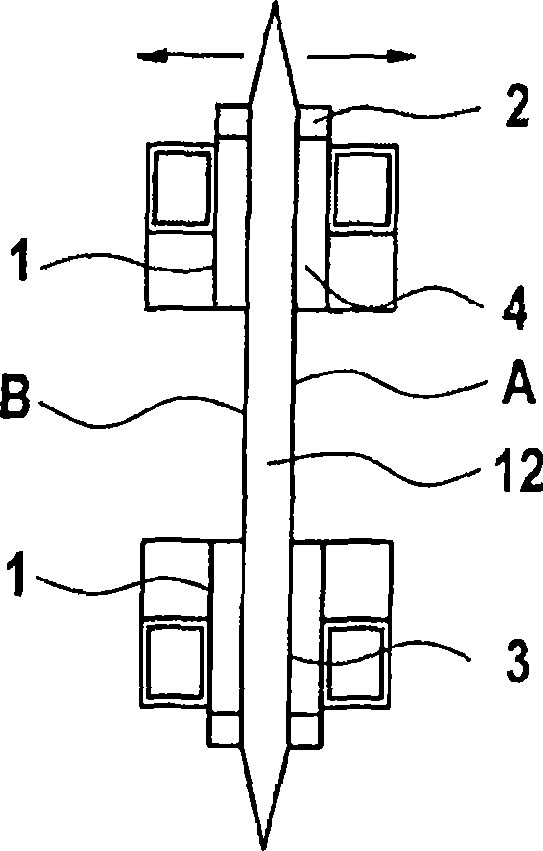 Hood packaging installation with device for producing side folds