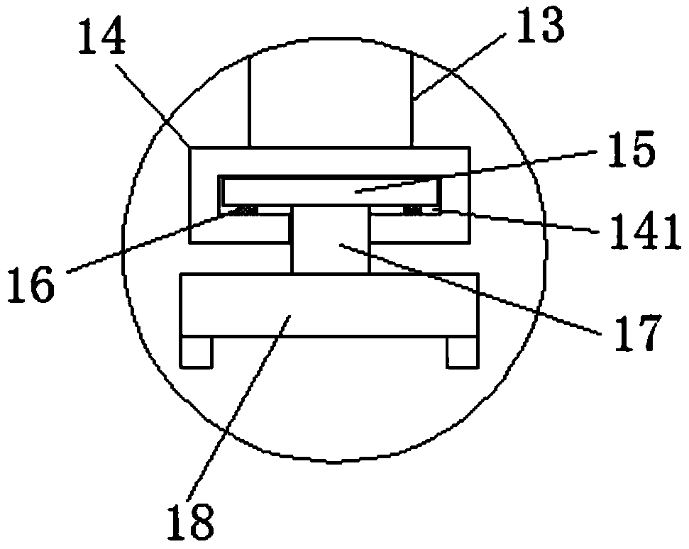 Rotary carrying robot