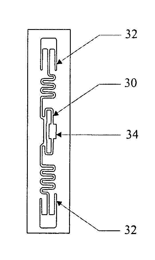 RFID label readable on surfaces which interferes with RF waves and method of manufacturing the same