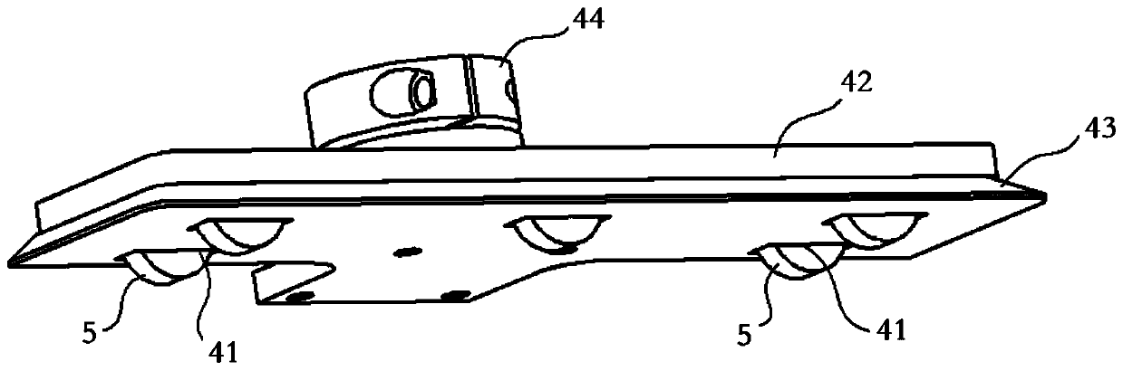 An automatic sewing device for topstitching