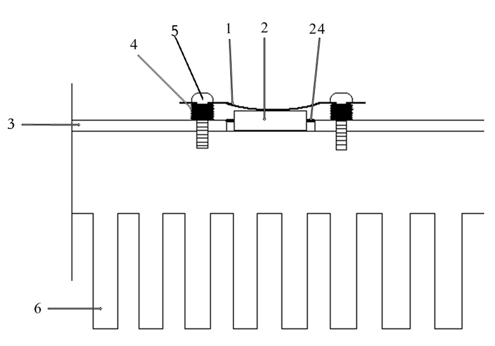 Novel fixing device and assembling method for high-power radio frequency power amplifiers