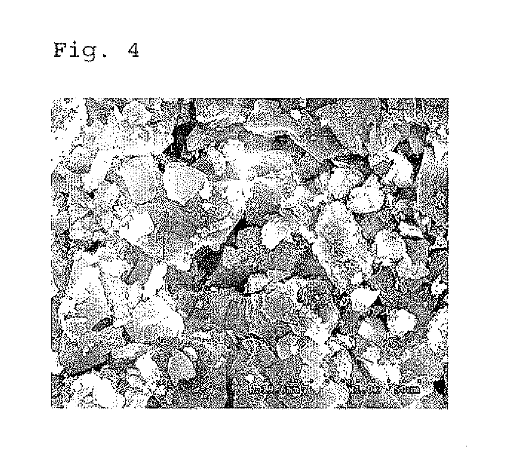 Preparation of iron (II) acetate powder from a low grade magnetite