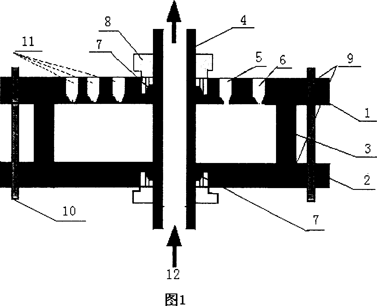 Heat tranferring circular reactor with external heat exchanging center and application