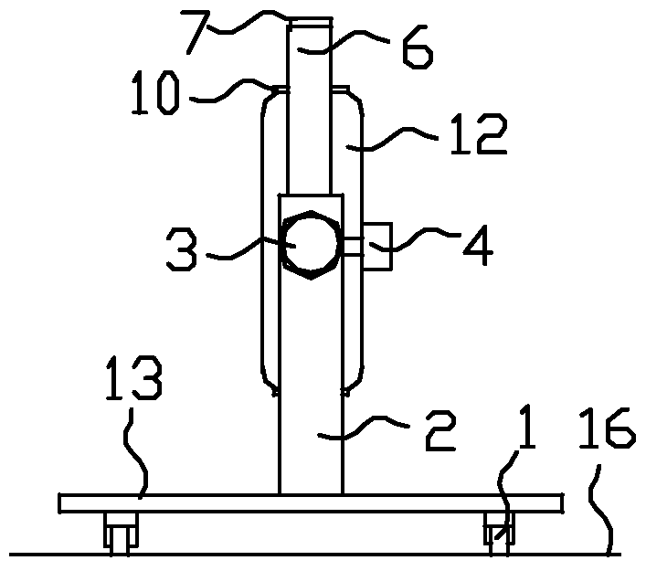 Double-hanging rotating device for making the sand and sawdust in the sandbag nearly evenly distributed