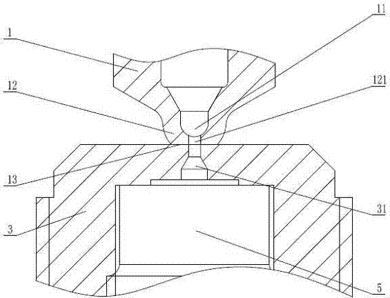 Pressure measuring device comprising oil spraying nozzle with pressure chamber