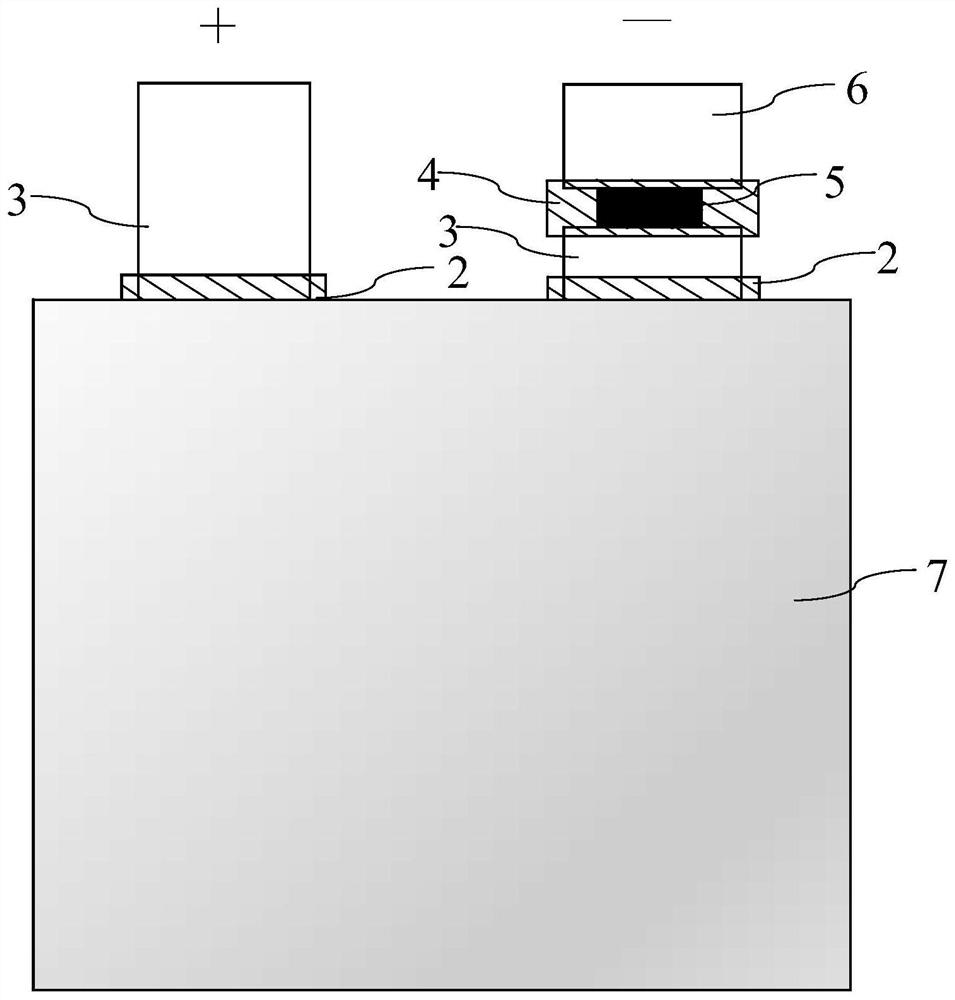 Overcurrent or continuous current-carrying self-protection tab and manufacturing method thereof