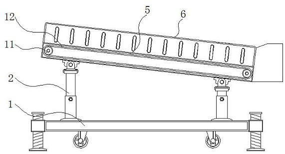 Conveying equipment with baffle structure for automatic packaging