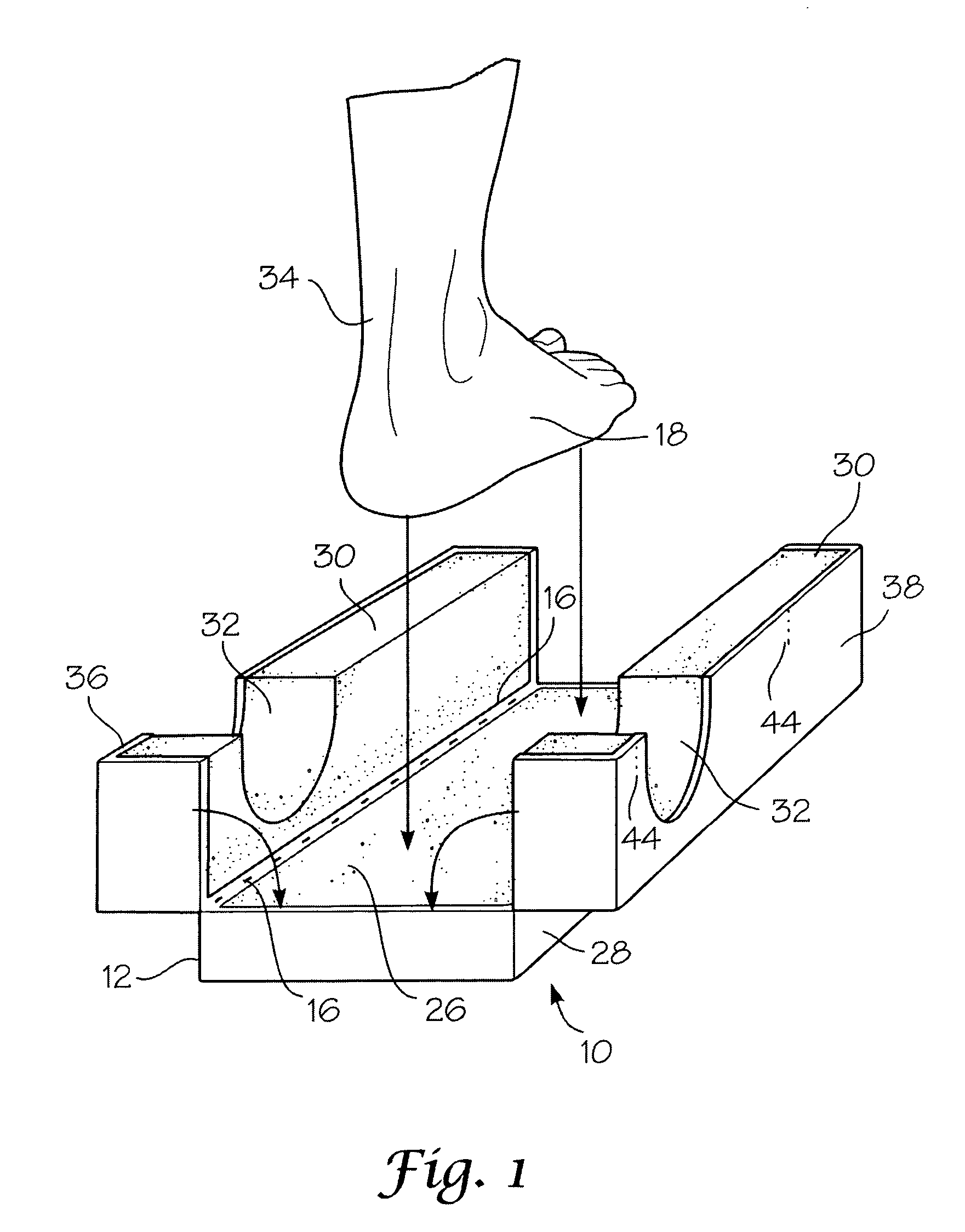 Apparatus and method for fitting shoes