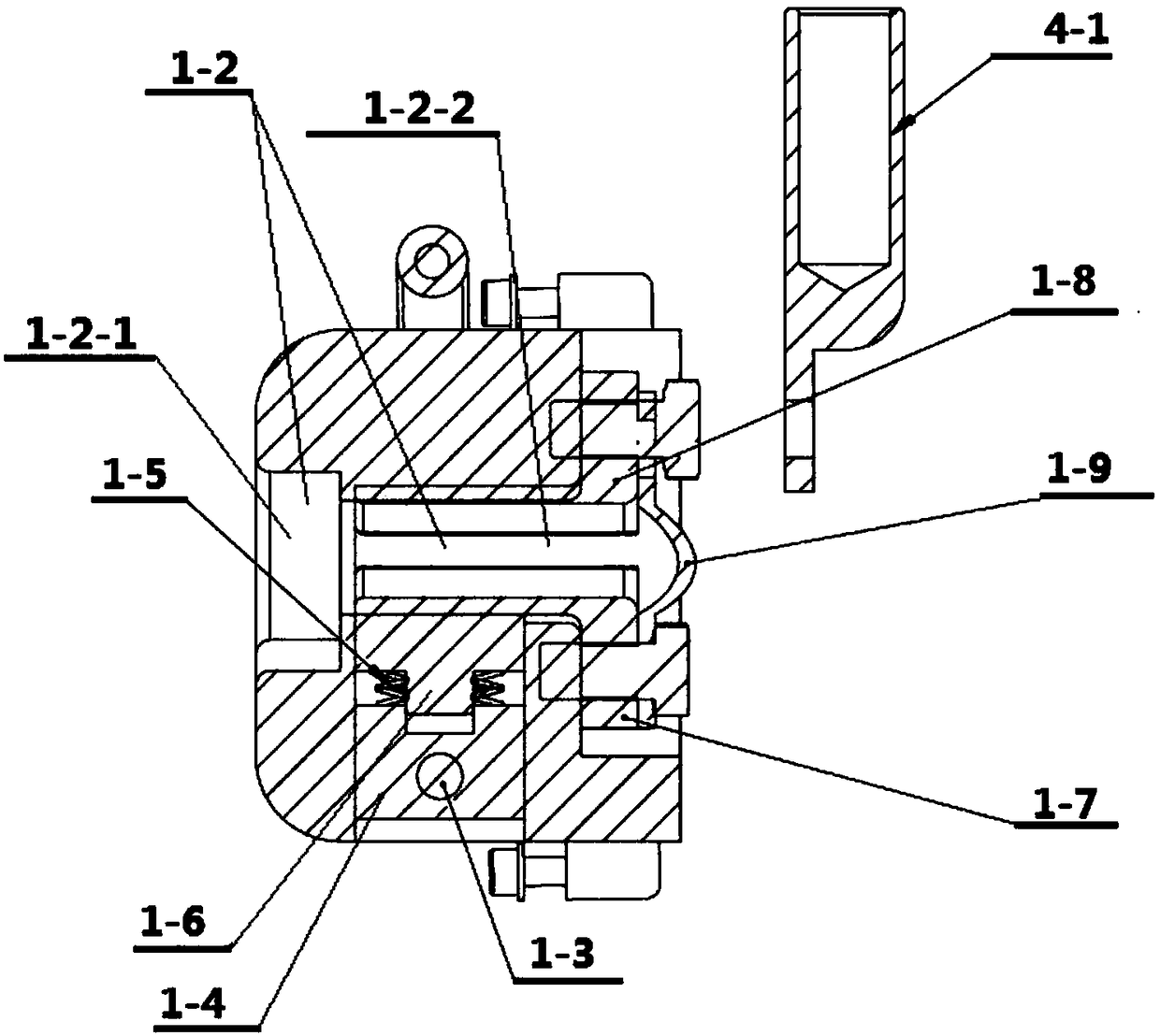 Rapid interface device for conveying super-heavy current